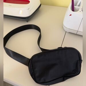 Lululemon everywhere belt bag 1L